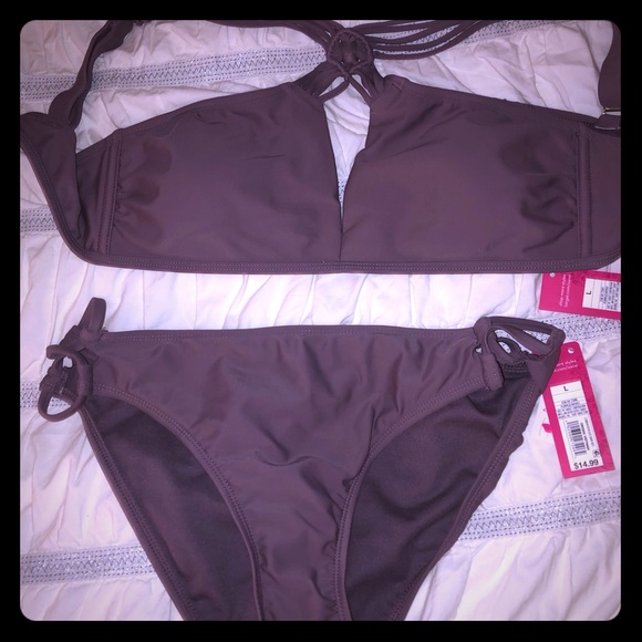 Bikini - Picture 1 of 3